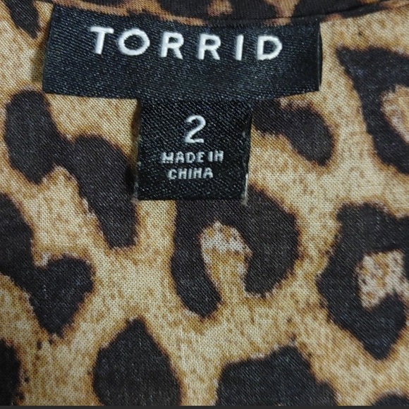 Torrid Leopard Dolman Top - Picture 3 of 4